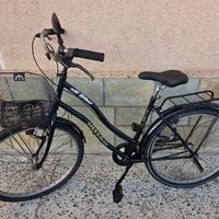 bici da donna con portapacchi, pedaline, dinamo 