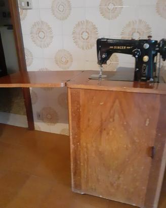 Macchina da cucire vintage SINGER