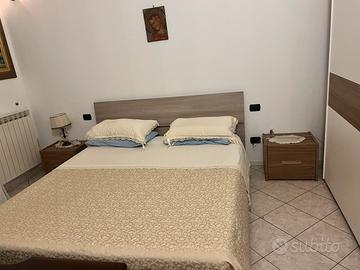 Letto contenitore matrimoniale con comodini