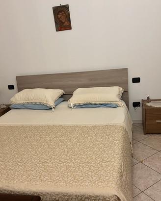 Letto contenitore matrimoniale con comodini
