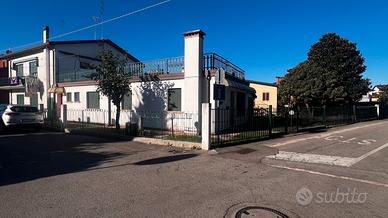 Porzione tutta al piano terra con giardino