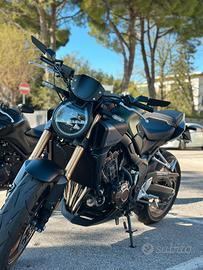 Honda CB650R E-Clutch Marzo 2025 Pari al Nuovo