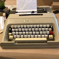 Macchina da scrivere Olivetti Lettera 35