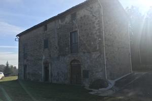 CASALE PRESTIGIOSO CON CUBATURA