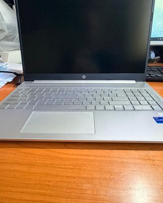 HP 15,6” FHD - i7 11a Gen - 12 GB RAM - SSD 512 GB