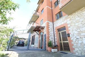 4 LOCALI A SCANDRIGLIA