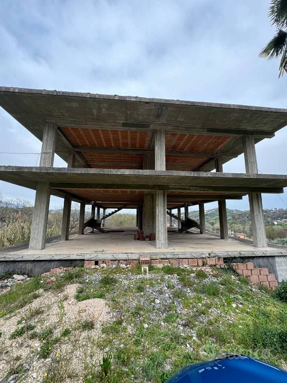 Rustico / Casale di 540 m² a Frosinone - Vista 2