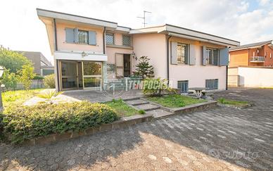 Villa a Cassano d'Adda Via Trecella 4 locali