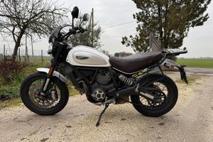 Ducati Scrambler 800 Classic accessoriata