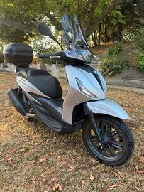Beverly 300