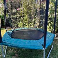 Trampolino elastico con rete