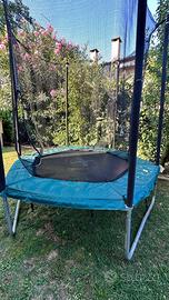 Trampolino elastico con rete