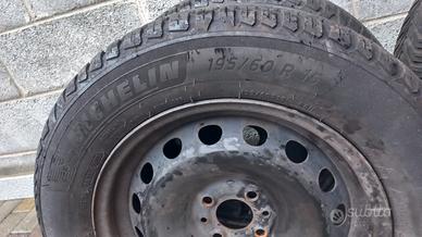 4 Gomme Michelin 195/60 R15 con Cerchi in Ferro