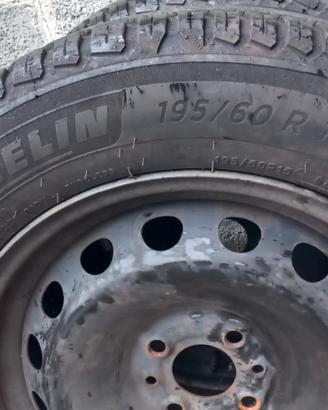 4 Gomme Michelin 195/60 R15 con Cerchi in Ferro