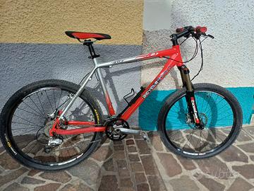 Mountain-bike muscolare 