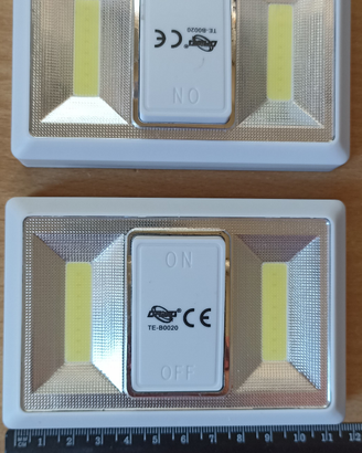 Coppia Luci Led Adesive a Batteria con Interruttor