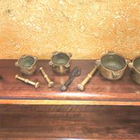 Set antico di 5 mortai in ottone con pestelli