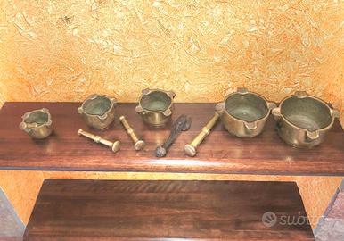 Set antico di 5 mortai in ottone con pestelli