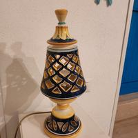Lampada in ceramica artigianale traforata