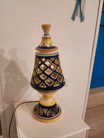 Lampada in ceramica artigianale traforata
