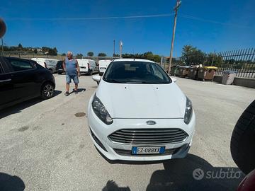 Ford Fiesta benzina-gpl 2015
