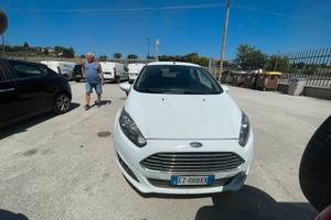 Ford Fiesta benzina-gpl 2015