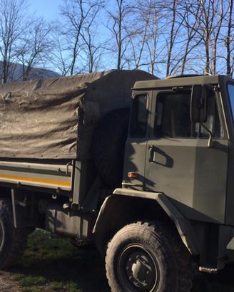 Camion Iveco 4x4 con ridotte