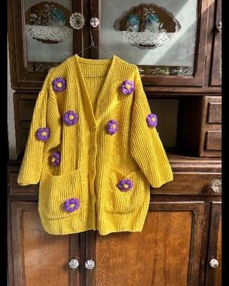 Cardigan personalizzato a mano