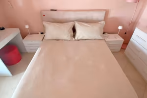 Letto matrimoniale contenitore beige chiaro+doghe