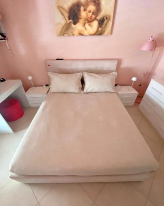 Letto matrimoniale contenitore beige chiaro+doghe