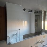 mobiletto a specchio per il bagno o zona trucco