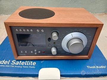 Radio Tivoli Audio Model Satellite SIRIUS XM AM/FM