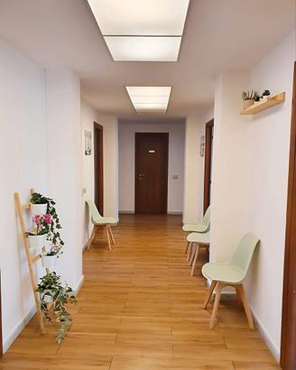 Stanza professionale uso ufficio/studio