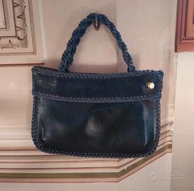 Borsetta a mano in pelle, con manici intrecciati