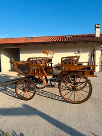Carrozza d'epoca originale del 1920
