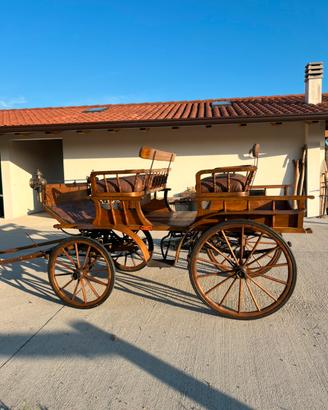 Carrozza d'epoca originale del 1920