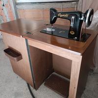 Macchina da cucire con mobiletto