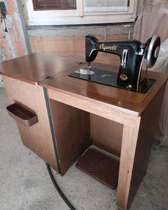 Macchina da cucire con mobiletto