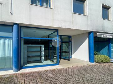 NEGOZIO A PORTO MANTOVANO