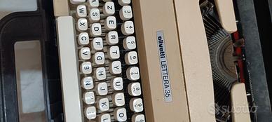 macchina per scrivere Olivetti 