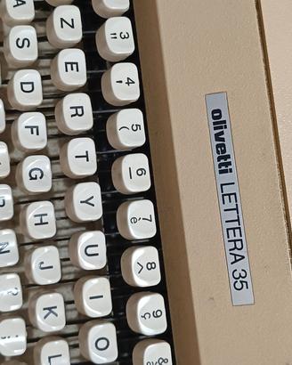 macchina per scrivere Olivetti 