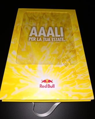 Scatole Heineken, Red Bull e Converse