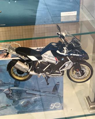 BMW R1250 GS ADV kit Meng 1:9 montato