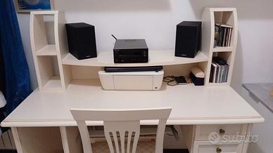 scrivania bianca in legno più sedia