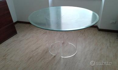 Tavolino tondo in cristallo con base in plexiglass