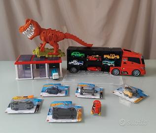 Modelli Hot Wheels più T-Rex ed espositore