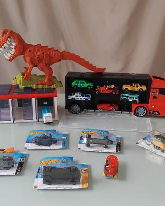 Modelli Hot Wheels più T-Rex ed espositore