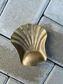 Conchiglia in ottone fatta a mano