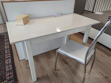 TAVOLO in AGGLOMERATO di QUARZO