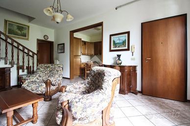 VILLA A SCHIERA A SAN PIETRO IN CASALE